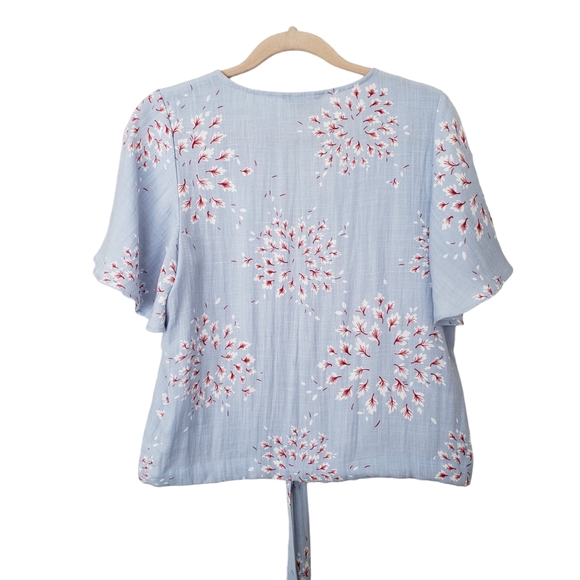 RW&CO Pale Blue Floral Top V-neck Flute Sleeve Relaxed Fit Tie Hem - Picture 2 of 8